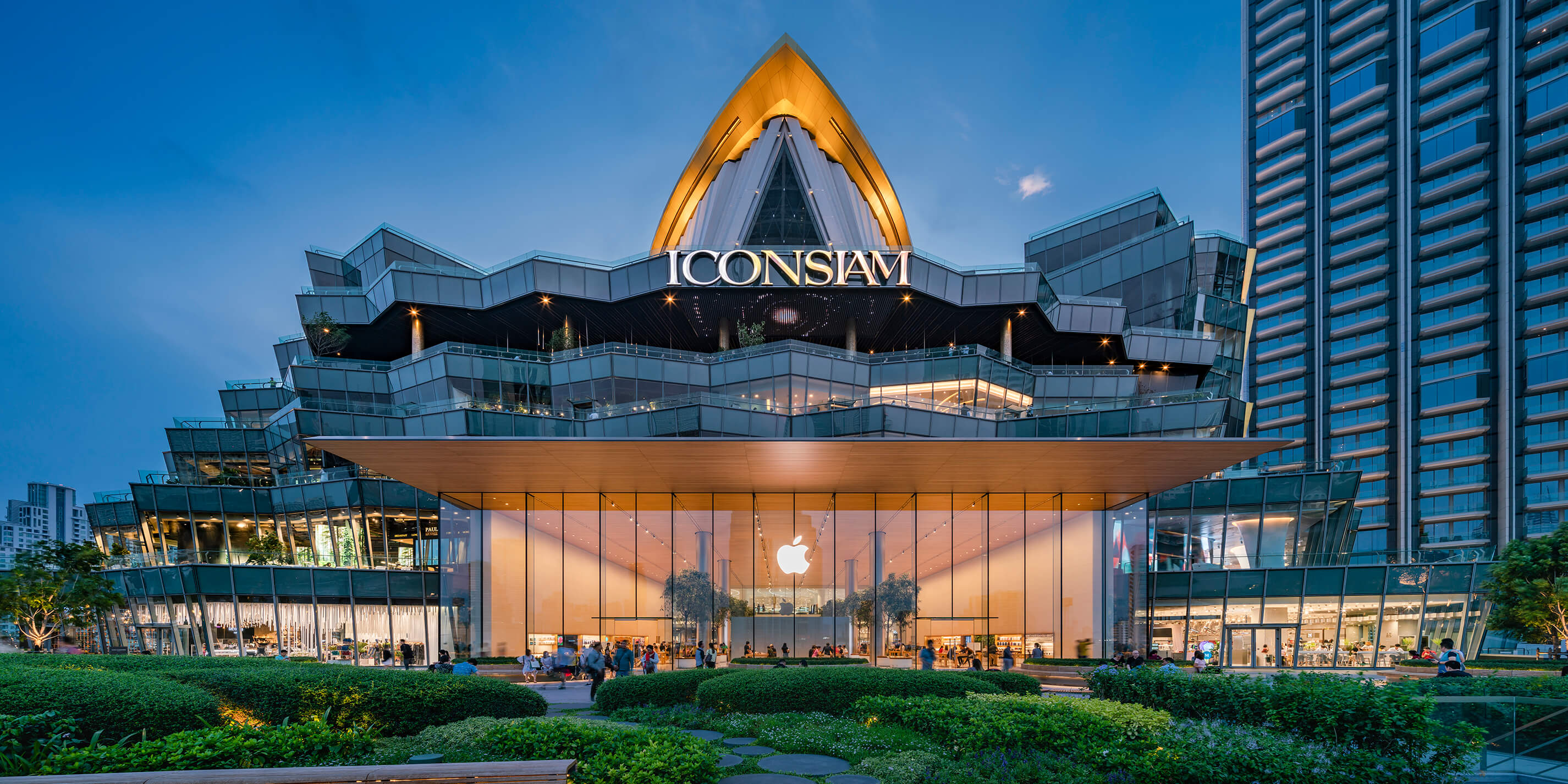 Alphard car rental in Bangkok traveling in the city, stop at ICONSIAM.