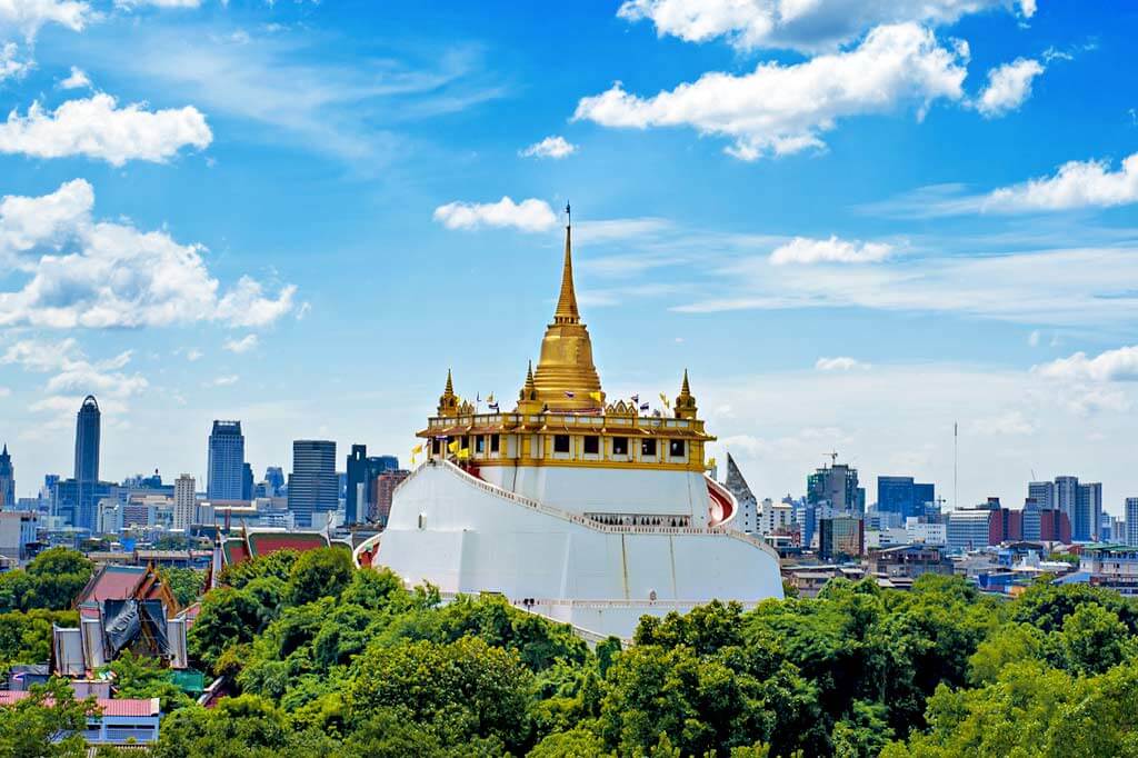 Visit Wat Saket (Golden Mountain) with a daily alphard rental in Bangkok.
